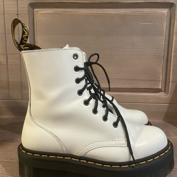 Dr. Martens Jadon Platform classic 8-Eye Boot - Picture 4 of 11